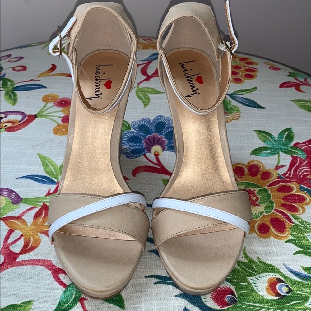 Luichiny Neutral Platform Sandals